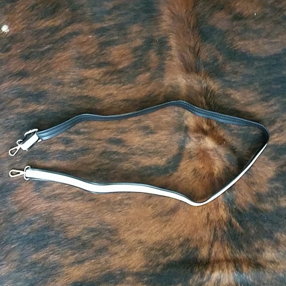 NWT Gorgeous Bl&Wht Chacal Taylor Studded Tote - Picture 7 of 10